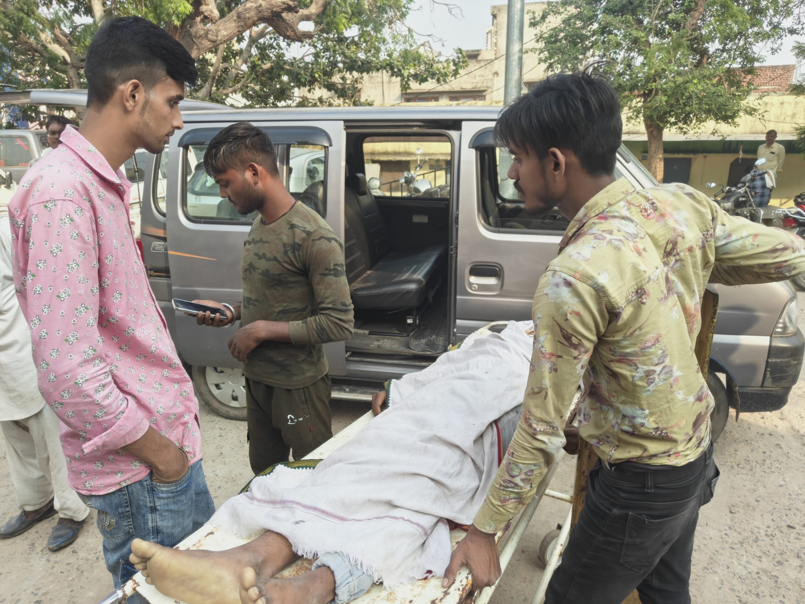 बड़ी खबर: नदबई में ट्रैक्टर के पहिए के नीचे दबने से युवक की हुई मौत,  ‘अपने जीजा के साथ ट्रैक्टर पर बैठ कर मजदूरी करने अलवर जा रहा था’