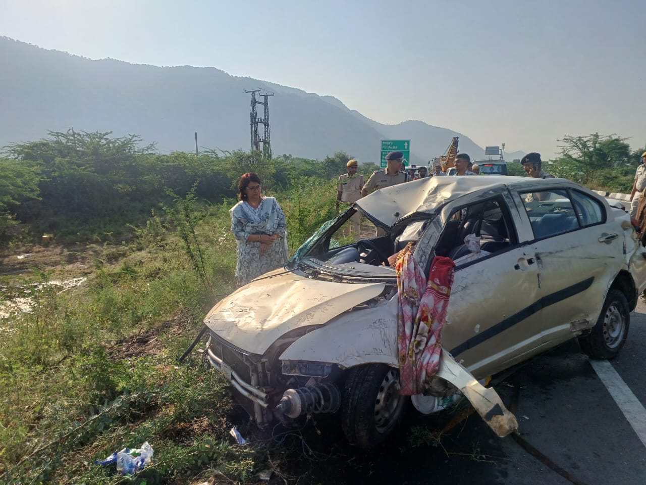 बड़ी खबर: सिरोही में चलती कार का फटा टायर; अनबैलेंस होकर पलटी कार, 5 की मौत, 1 घायल