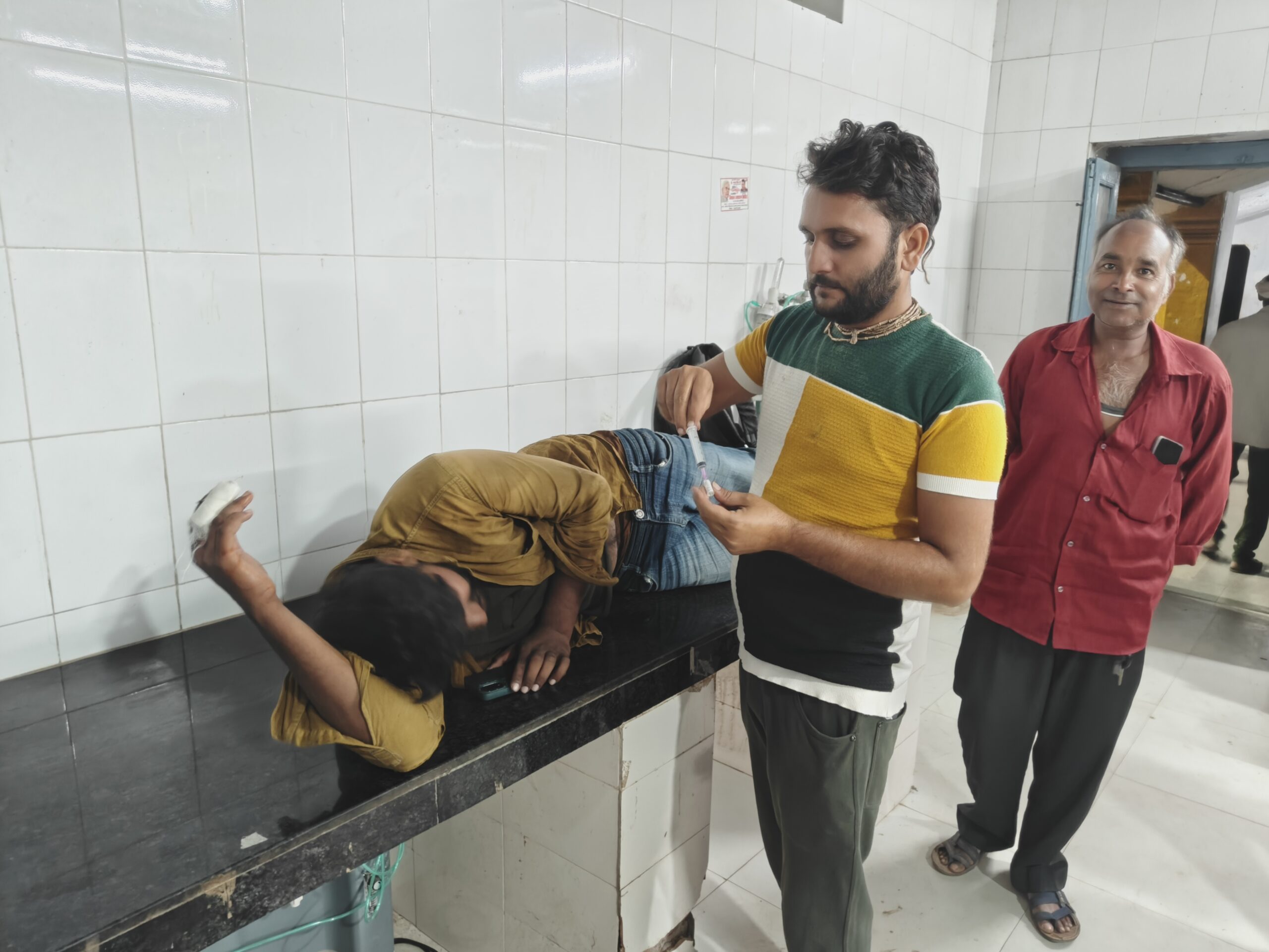 नदबई में 2 बाइकों की आमने–सामने भिड़ंत: 2 युवक घायल, चूड़ी बेचने जा रहे थे, नदबई कुम्हेर सड़क मार्ग पर गांव भटावली के पास हुआ एक्सीडेंट