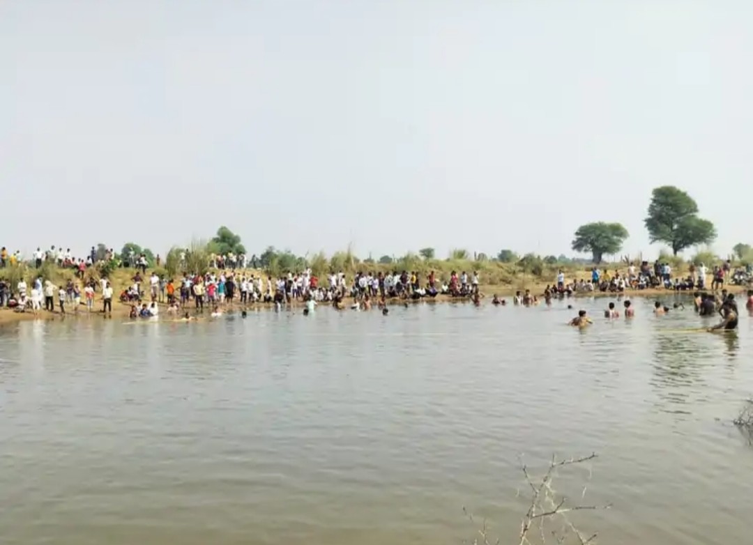 बड़ी खबर: बयाना में खेलते-खेलते नदी में गए पोते, बचाने उतरा दादा भी डूबा; SDRF ने चलाया सर्च ऑपरेशन