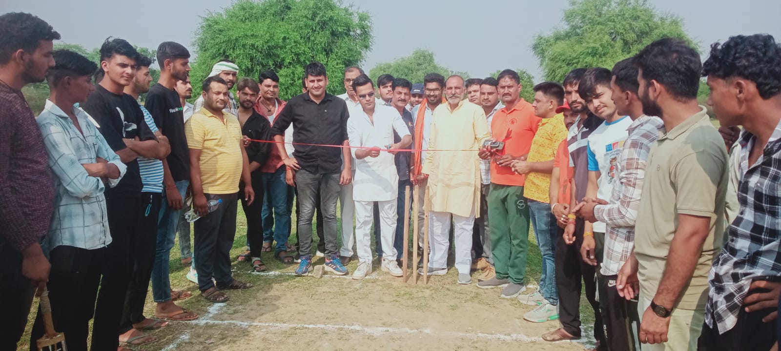 गांव ऐंचैरा में शुरू हुई क्रिकेट प्रतियोगिता: विधायक पुत्र हिम्मत सिंह ने फीता काटकर प्रतियोगिता का किया शुभारंभ, जीतने पर इतने का मिलेगा इनाम