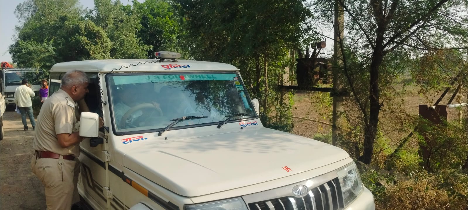 बड़ी खबर: दिवाली से पहले नदबई बिजली विभाग की ताबड़तोड़ छापेमारी, जल्द जमा कराएं बकाया बिजली का बिल ” कईयों के काटे बिजली कनेक्शन”