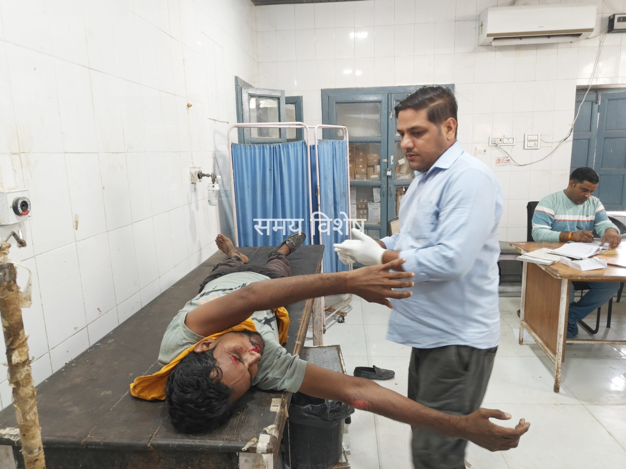 नदबई: 2 बाइकों में जोरदार भिड़ंत; 4 युवक हुए गंभीर रूप से घायल, 1 की हालत गंभीर, जिला अस्पताल रेफर