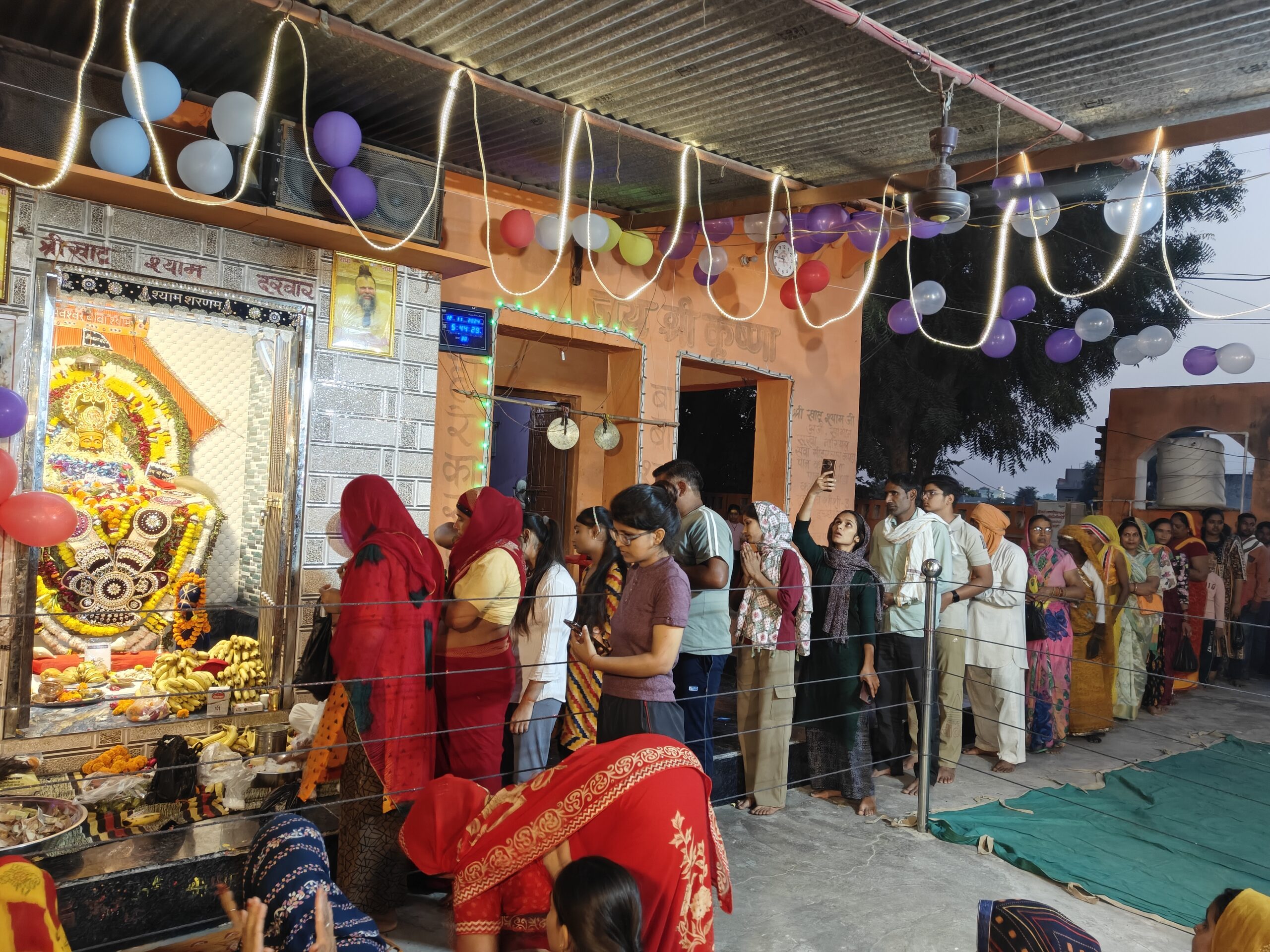 नदबई में धूमधाम से मनाया गया श्याम जन्मोत्सवः भव्य आतिशबाजी से रंगीन हुआ आसमान; बाबा श्याम का आकर्षक श्रृंगार किया गया, बाबा श्याम के जयकारों से गूंज उठा शहर