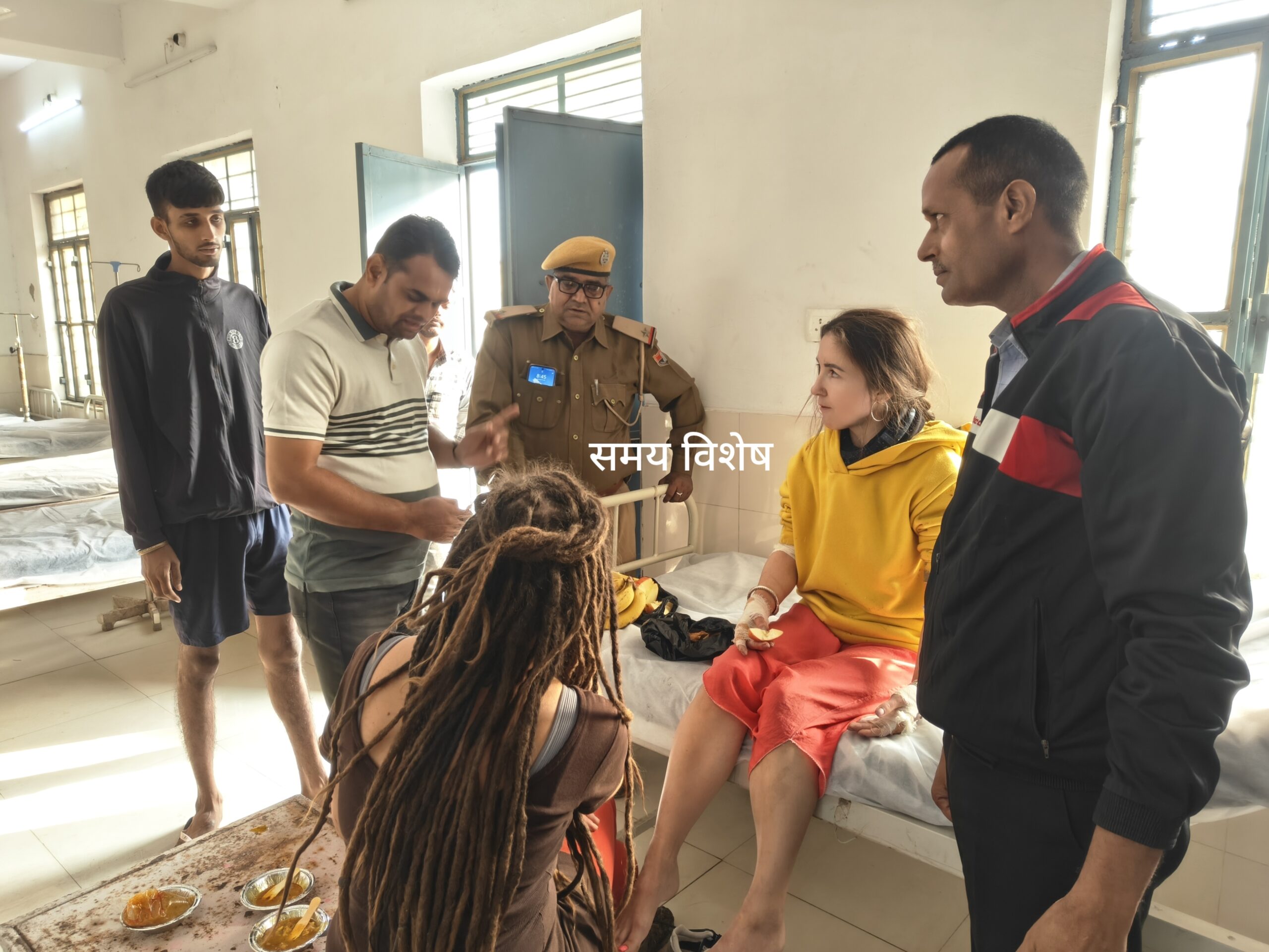 नदबई से बड़ी खबर: आवारा जानवर से टकराई कार, पलटने से घायल हुईं रशिया की दो महिलाएं घायल; गोवर्धन दर्शन कर जयपुर जा रही थीं
