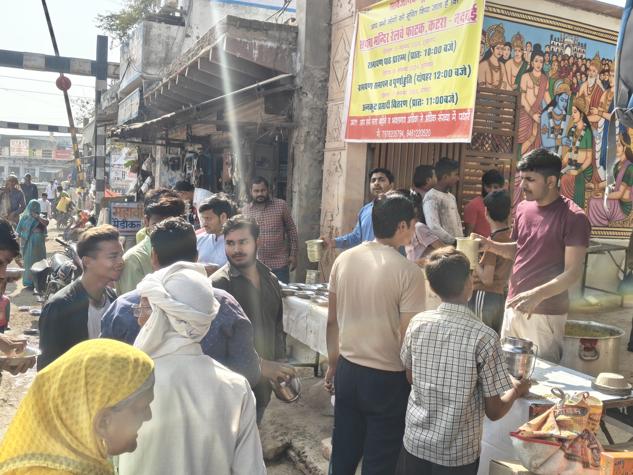 नदबई के अपना मंदिर में हुआ अन्नकूट प्रसादी वितरणः 2 क्विंटल बाजरे से बनाई गई प्रसादी, रामायण पाठ का भी हुआ था आयोजन
