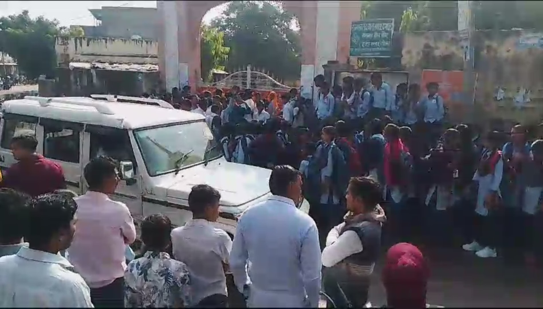 दौसा में 10th क्लास के 2 बच्चों के बीच हुआ ऐसा झगड़ा: 1 बच्चे का काटा गला; दरी बिछाने की बात पर हुआ झगड़ा–पुलिस