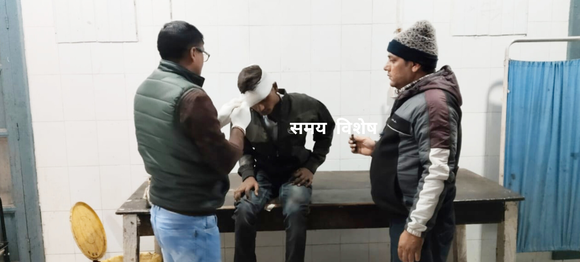 नदबई में ब्रेकर पर बाइक हुई अनियंत्रितः बाइक सवार उछलकर सिर के बल सड़क पर गिरा; ग्रामीणों ने लहूलुहान हालत में अस्पताल में कराया भर्ती, गांव करीली के पास की घटना
